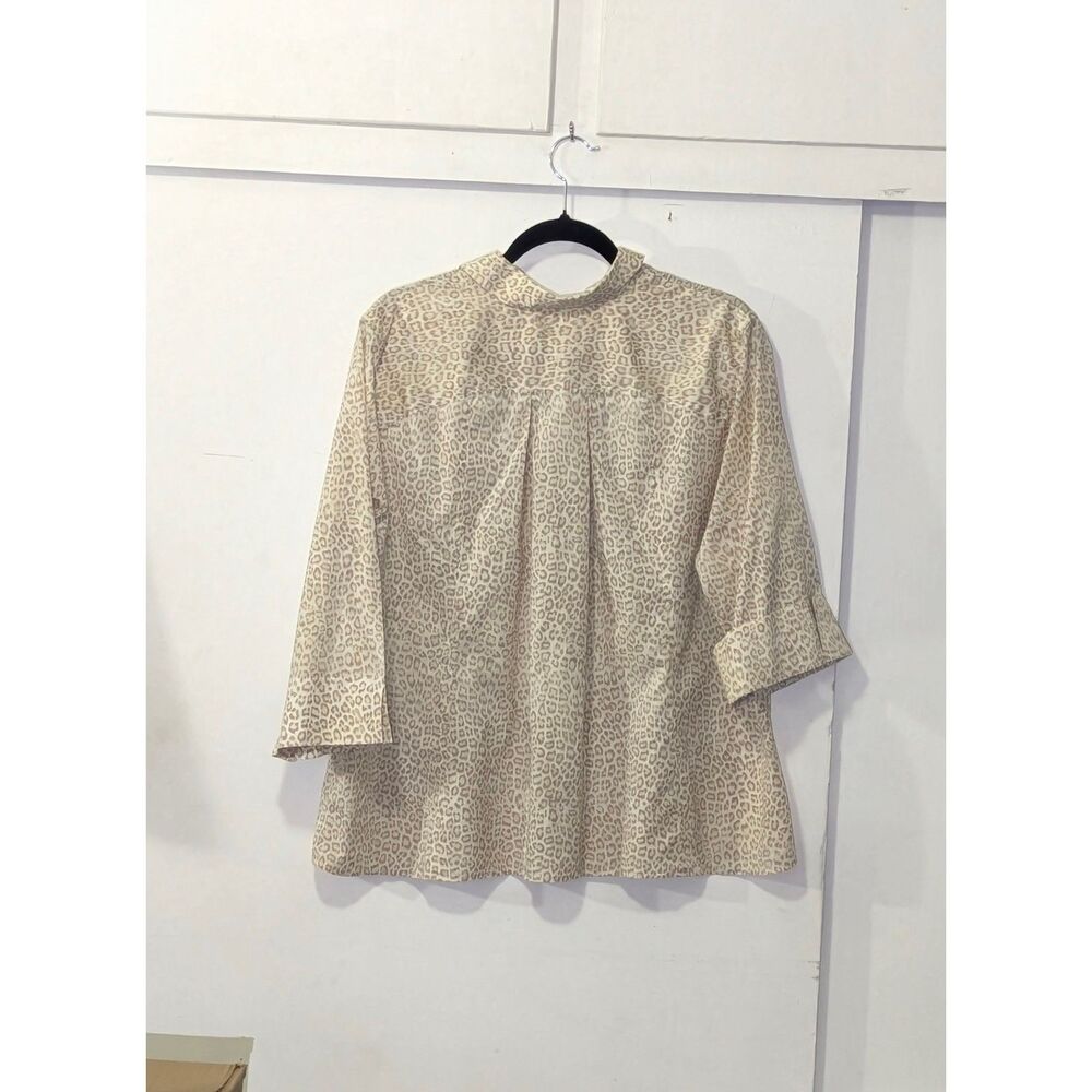 Chico's leopard print no iron collared button up XL - Picture 3 of 8
